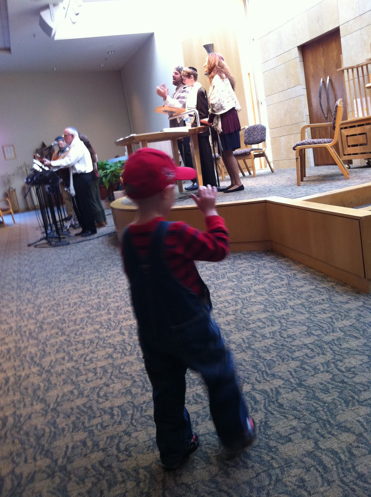 Tapping and clapping to Rabbi Ed's musical stylings