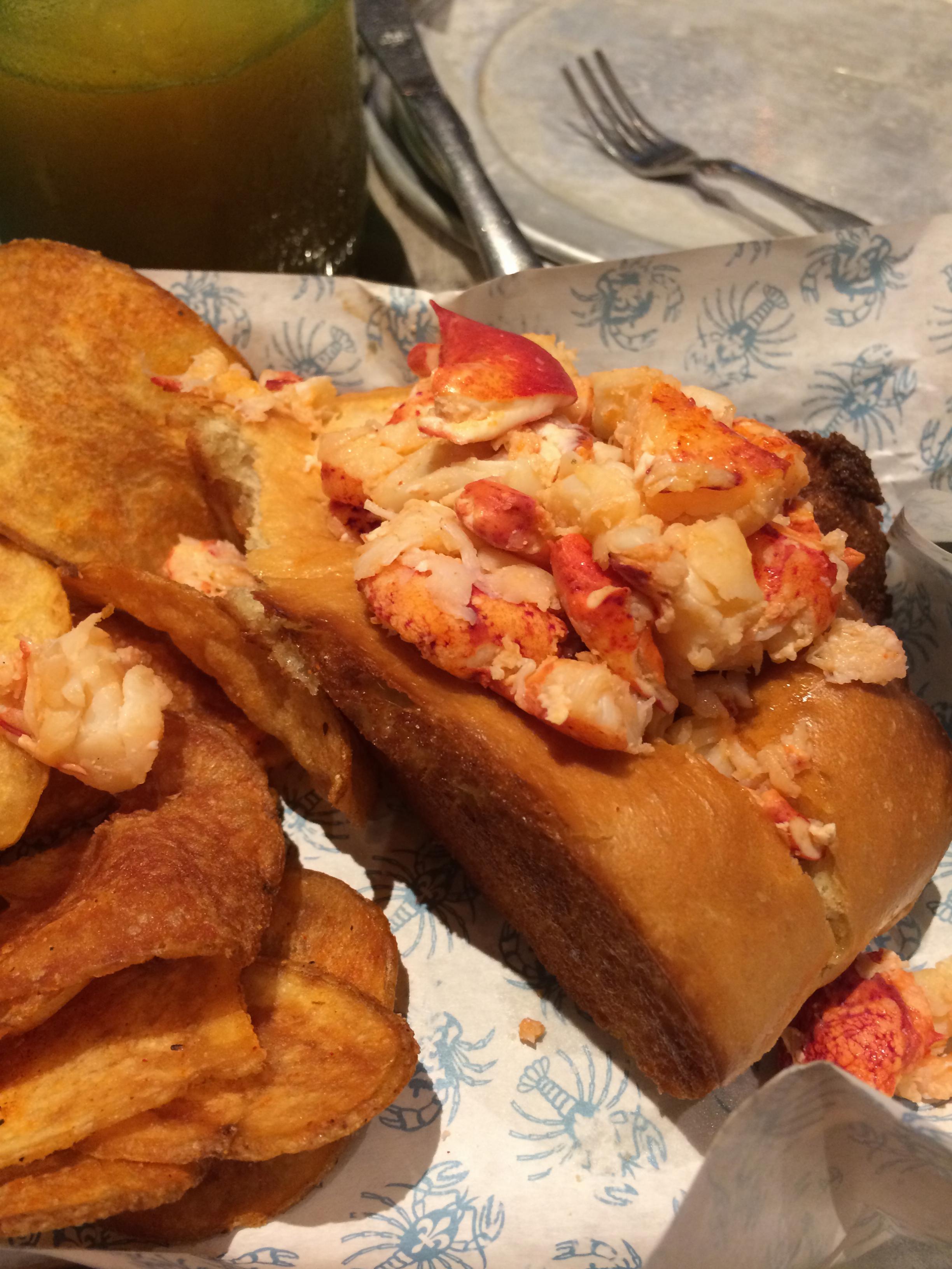 Heavenly Connecticut lobster roll at peacemaker